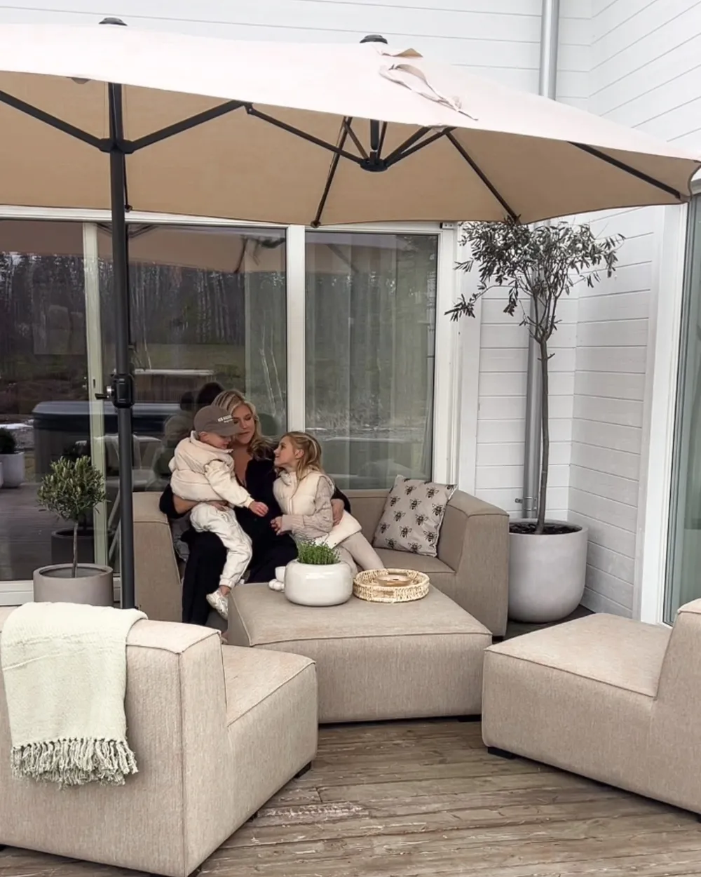 Tuin loungebank met ottomaan 4-zits AREZZO modulair Beige - Afbeelding 4